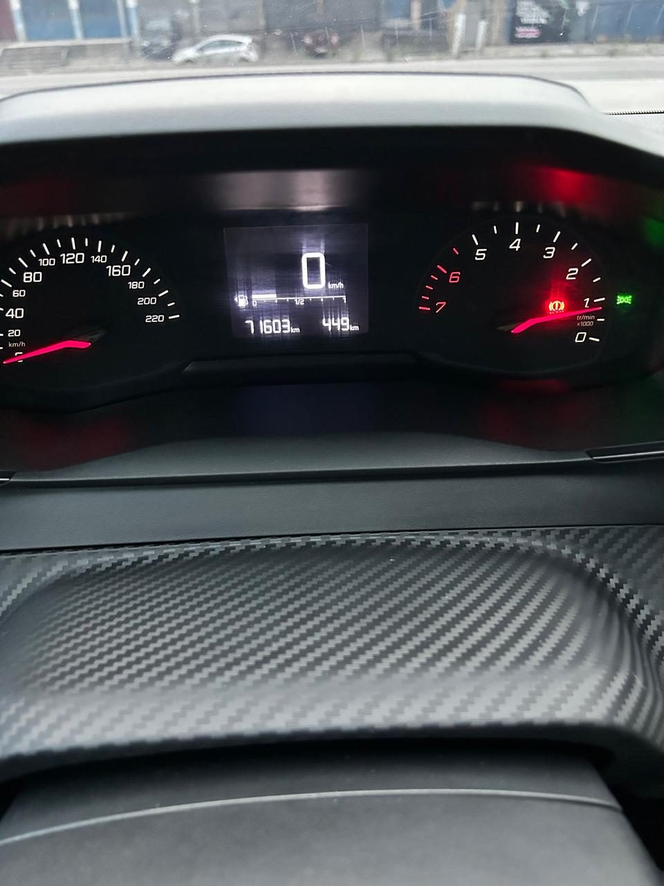 Peugeot 208 prata, foto 11