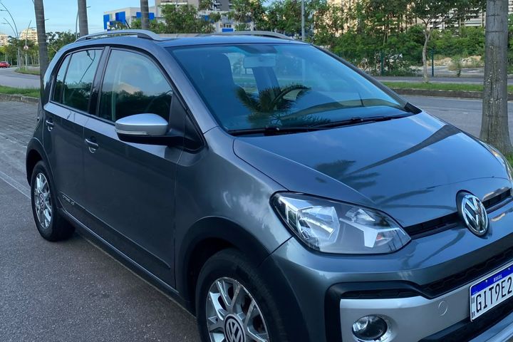 Volkswagen up! TSI cinza