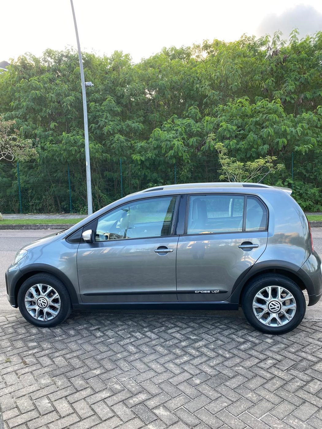 Volkswagen up! TSI cinza, foto 3