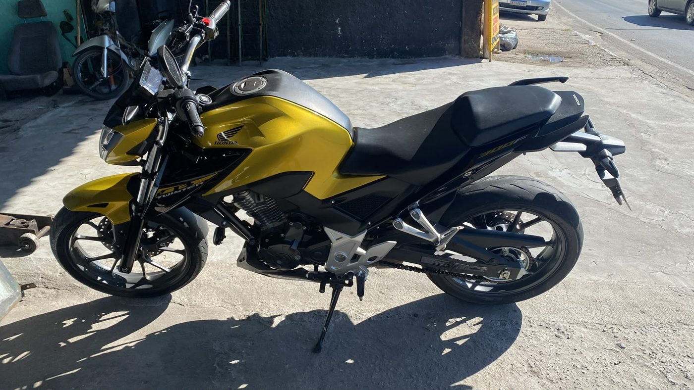 Honda CB Twister amarela, foto 2