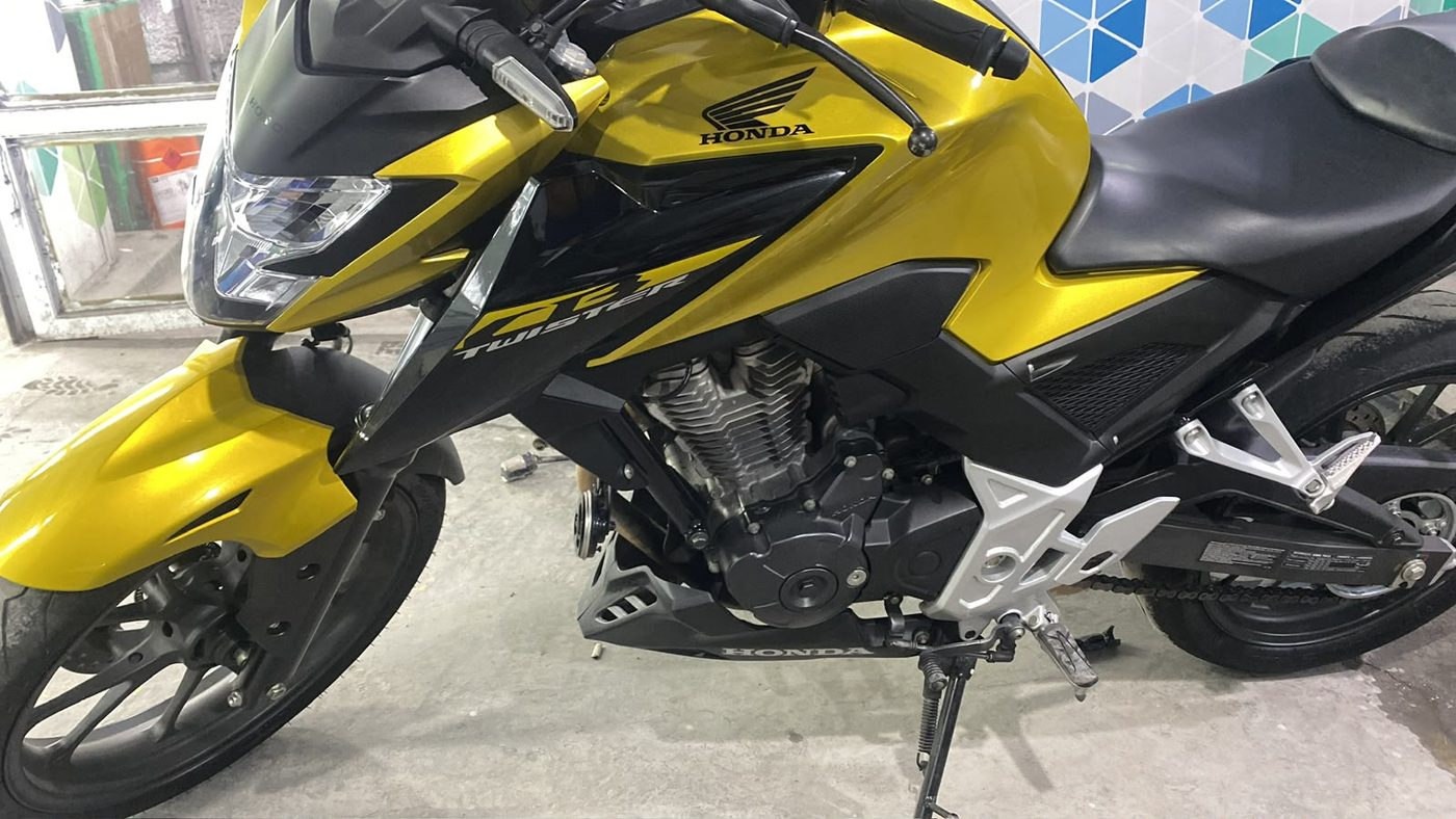 Honda CB Twister amarela, foto 3