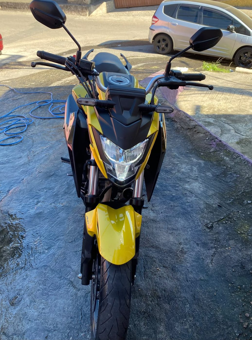 Honda CB Twister amarela, foto 5