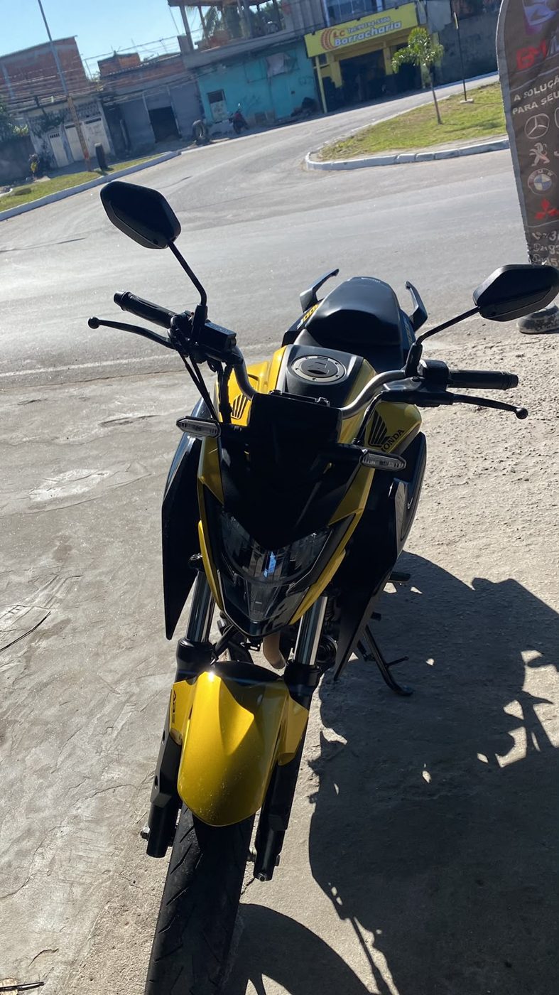Honda CB Twister amarela, foto 7