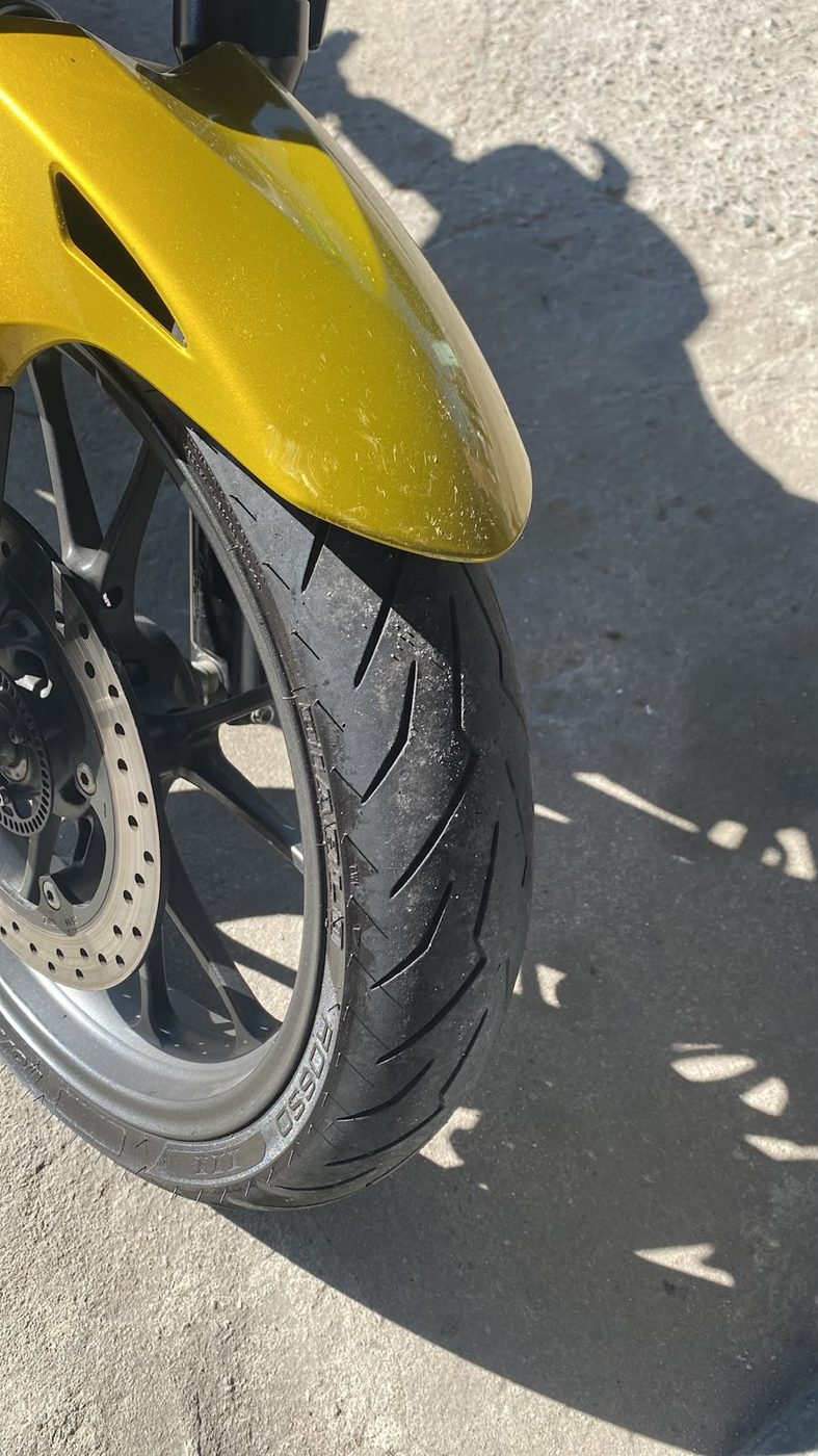 Honda CB Twister amarela, foto 9