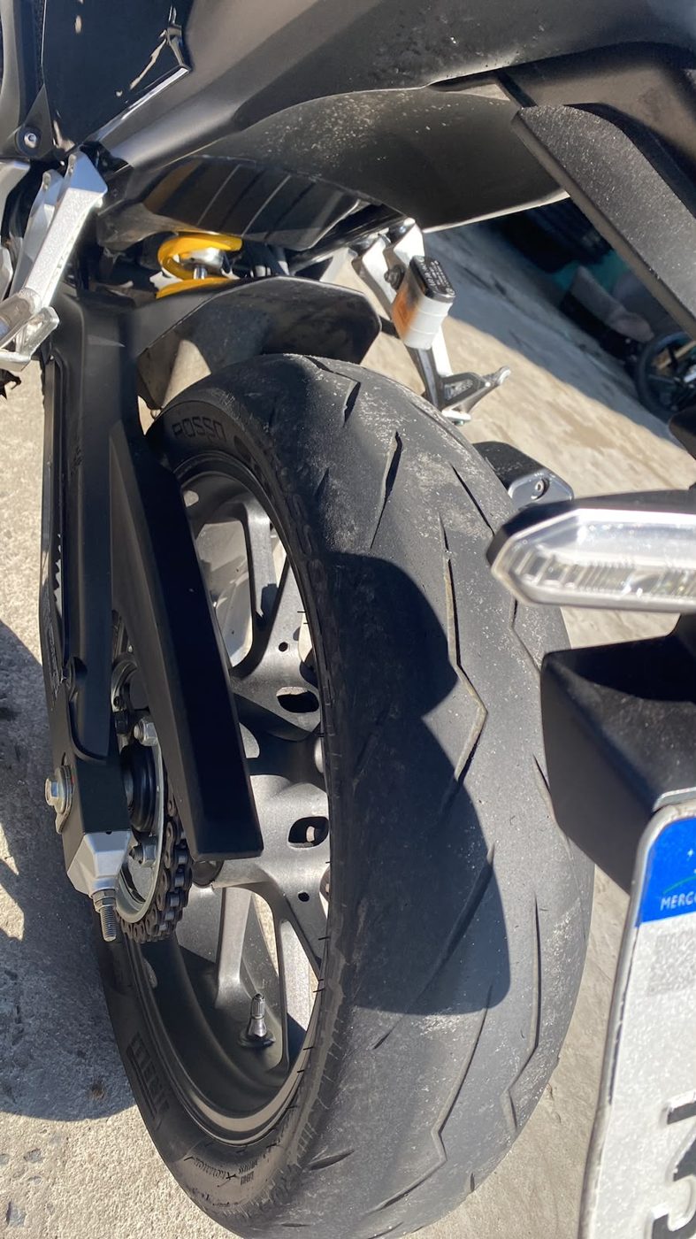 Honda CB Twister amarela, foto 10