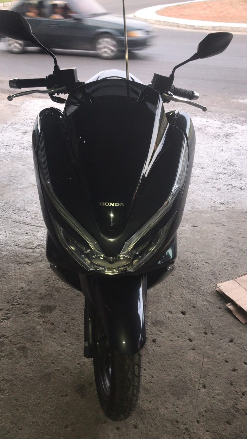 Honda PCX preta, foto 4