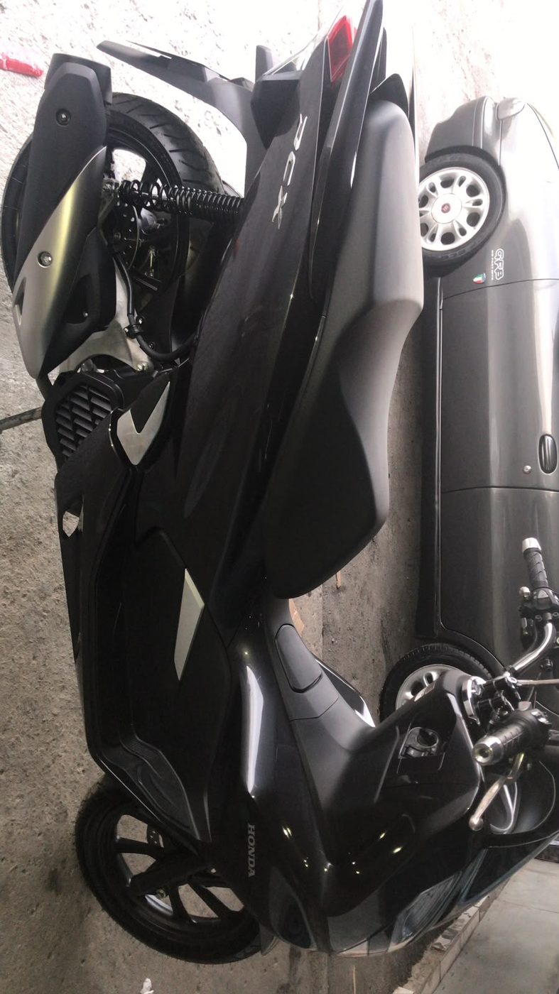 Honda PCX preta, foto 5